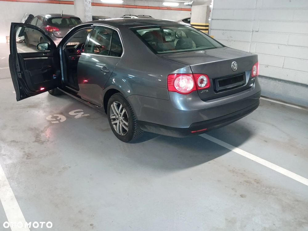 Volkswagen Jetta 2.0 FSI Comfortline - 4