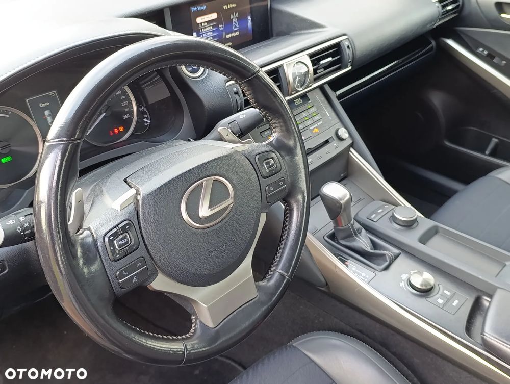Lexus IS 300h Business Edition - 8