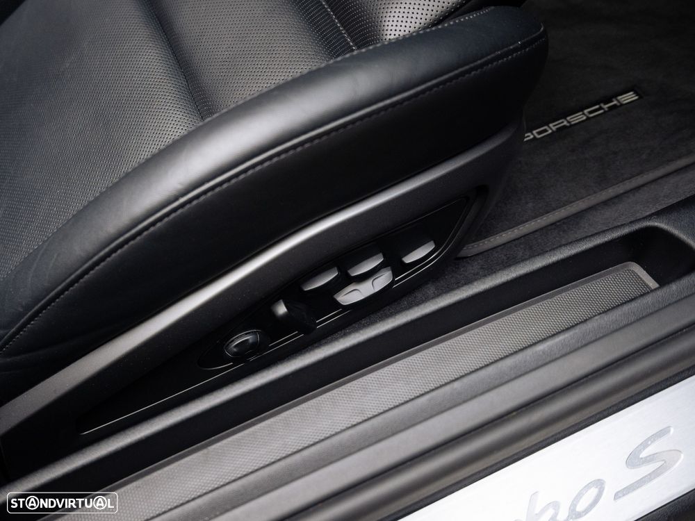 Porsche 911 (992) Turbo S PDK - 25