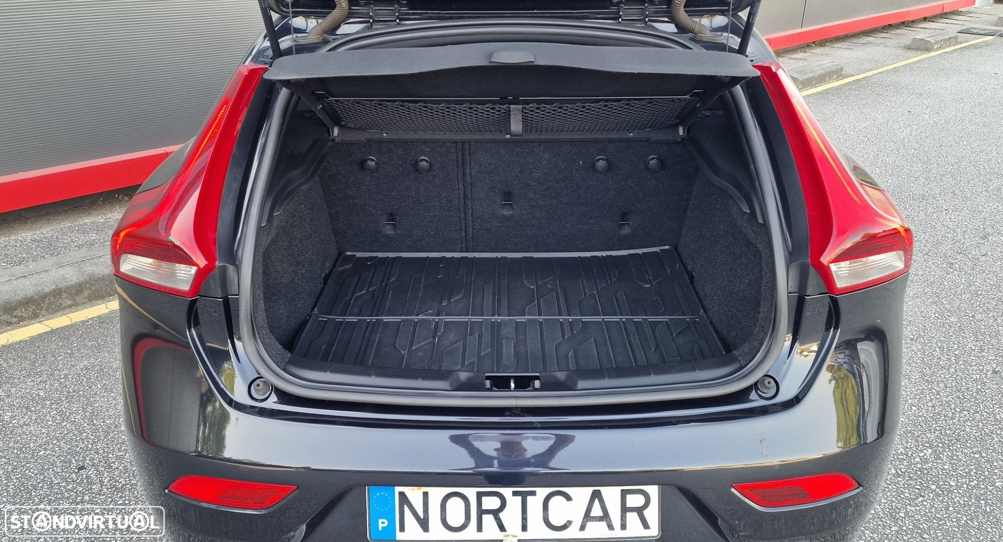 Volvo V40 1.6 D2 R-Design - 11