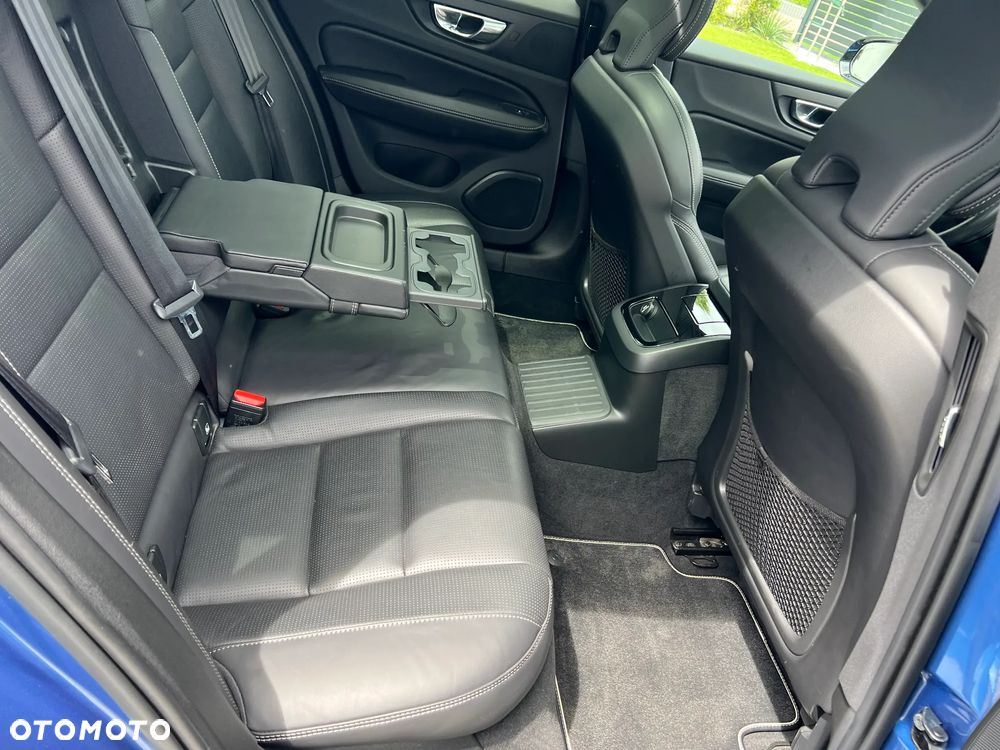 Volvo V60 T8 AWD Twin Engine Geartronic R-Design - 34