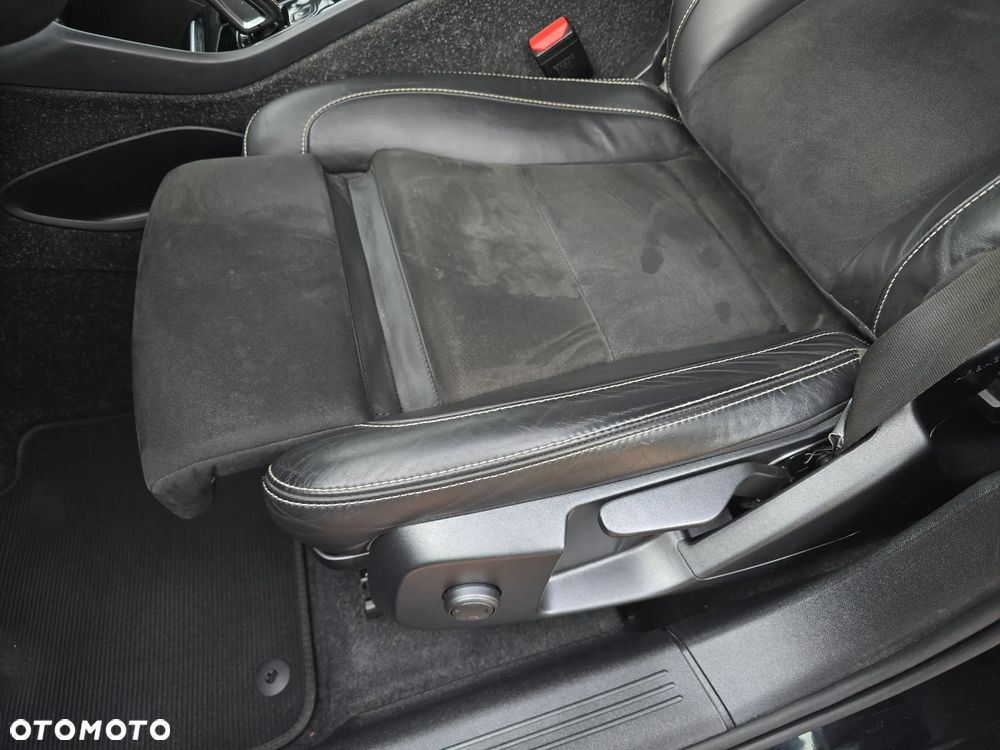 Volvo XC 40 B4 Ultra Black Edition - 37