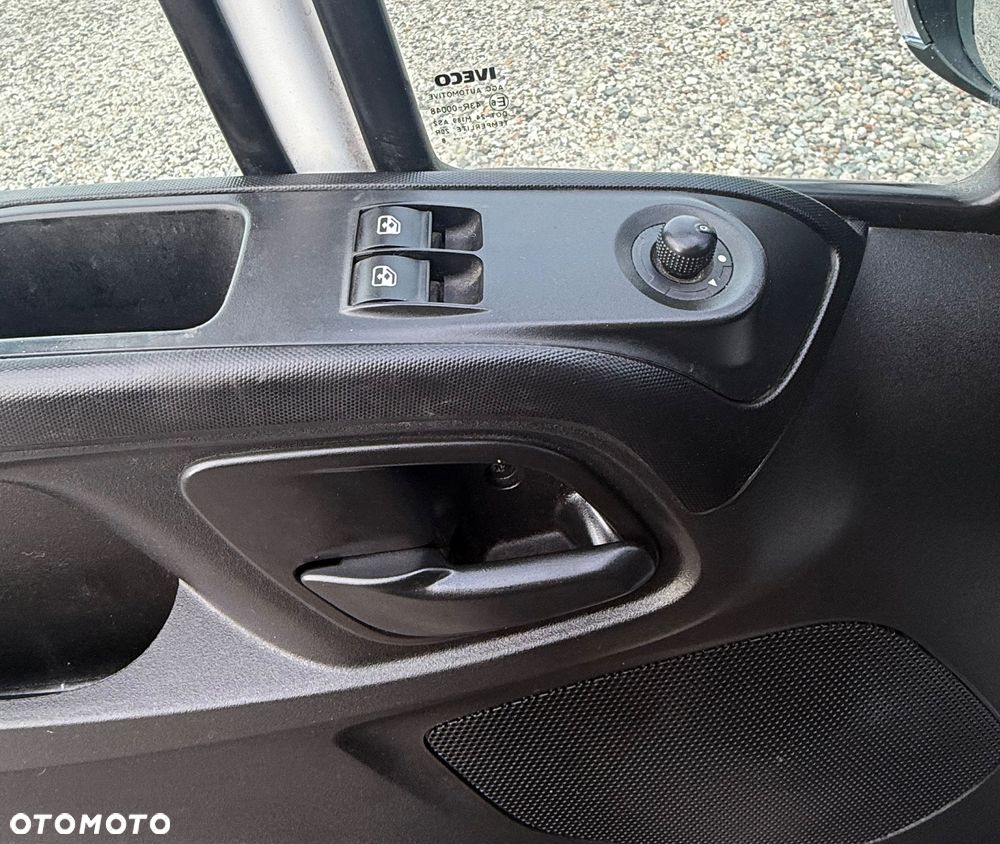 Iveco DAILY 35C15, 3.0HPI L3H2, hak 3,5t, GWARANCJA klima tempomat - 20