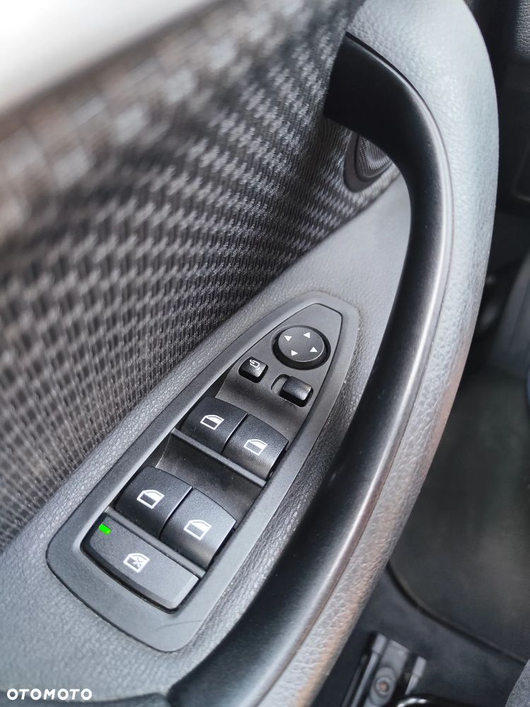 BMW X1 sDrive16d xLine - 16
