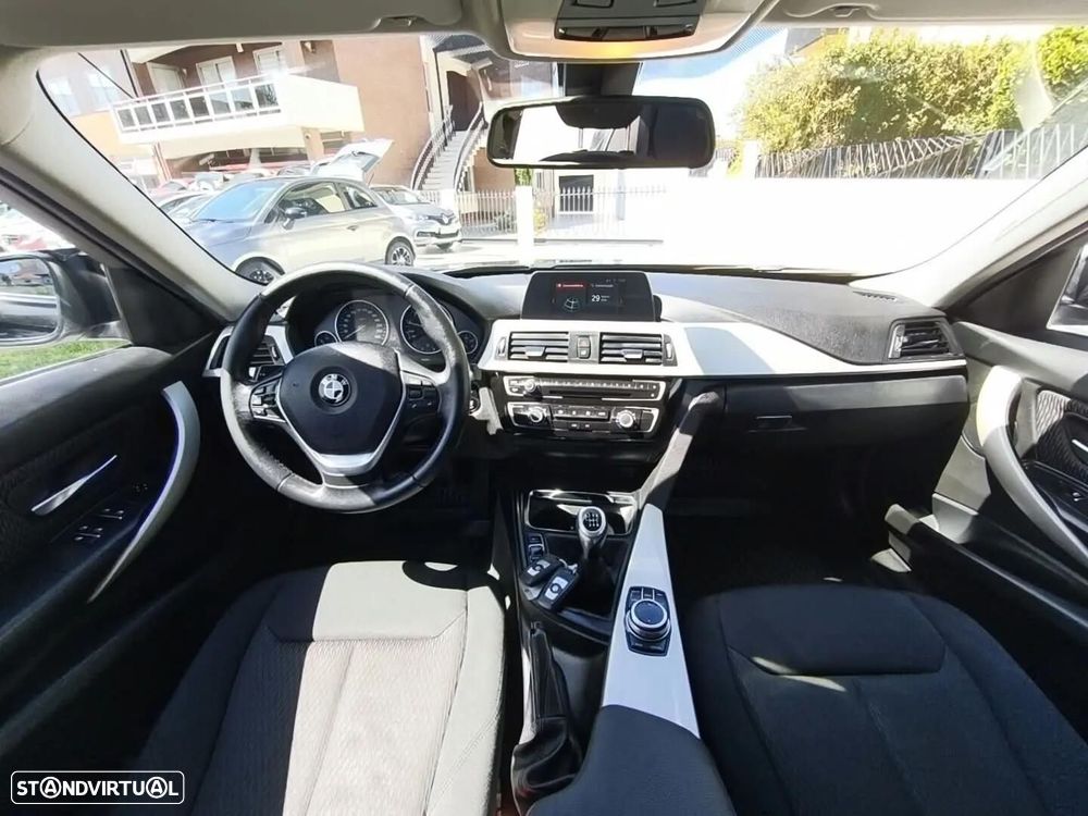 BMW 318 i Sport Line - 26