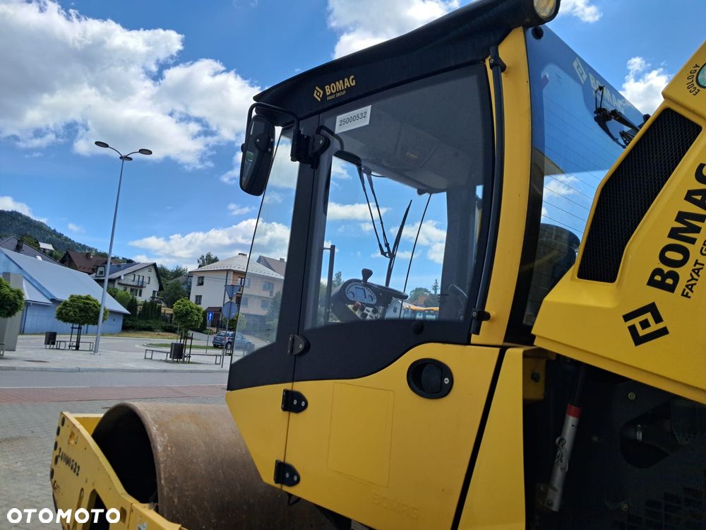 Bomag BW 177 D-5 walec drogowy 6 7 ton waga 2016r tylko 1240 mtg jednobębnowy kompaktowy Kubota 55.4KW Hamm 3307 H 7i Ammann ASC 70 / ARS 70 Caterpillar CS34 / CS44 Dynapac CA1300 / CA1400 JCB VM 75 D / CT160 zagęszczarka wibracyjny sprawny ładny budowa dróg - 13