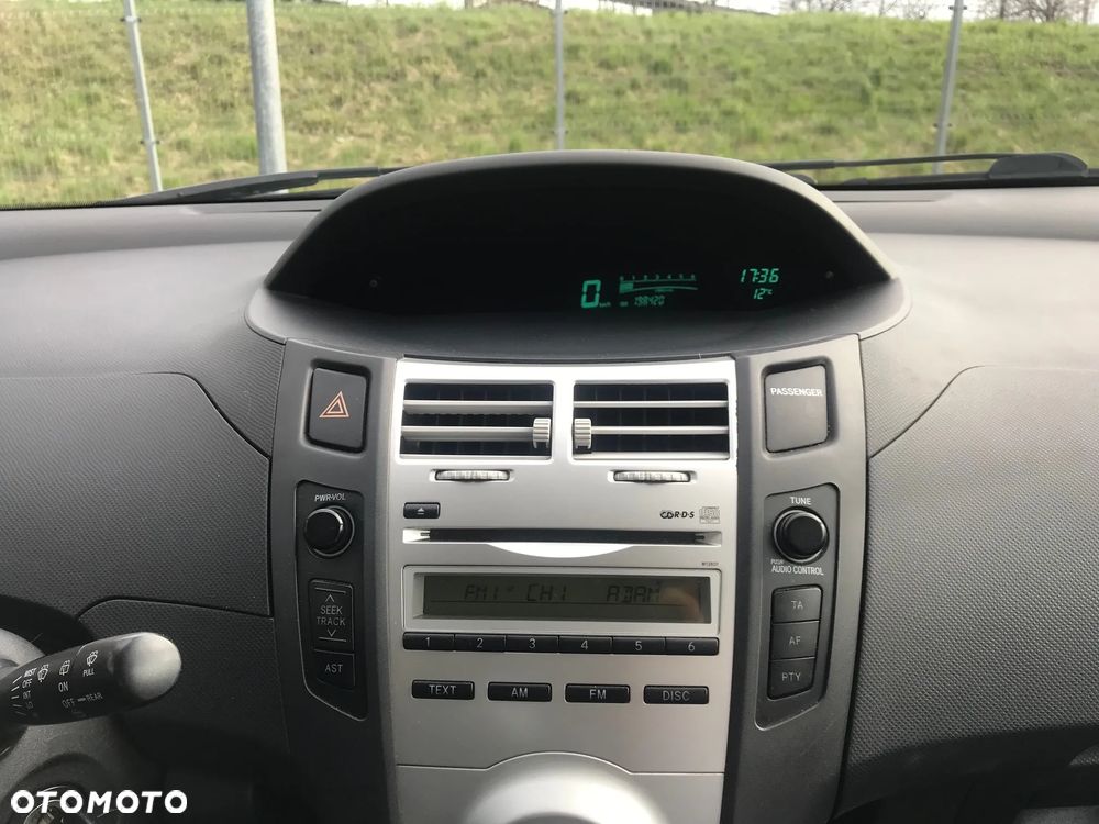 Toyota Yaris 1.0 Terra A/C - 21