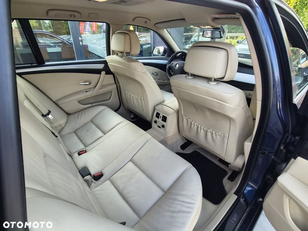 BMW Seria 5 520i - 22