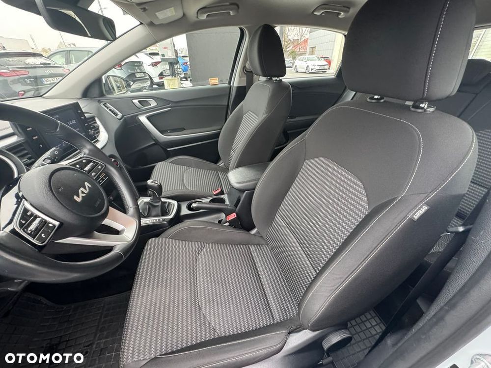 Kia Ceed 1.5 T-GDI M - 10