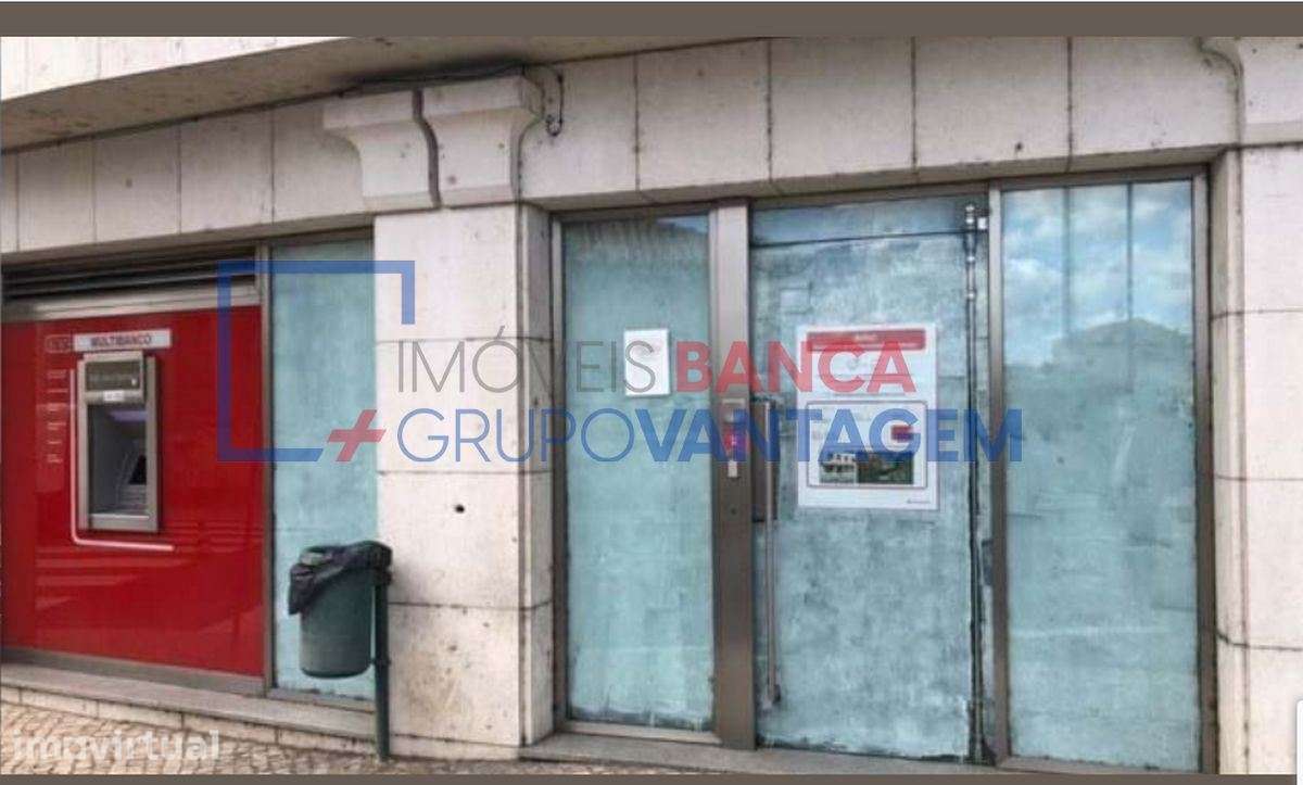 Loja em Abrantes de 280m2 e cave