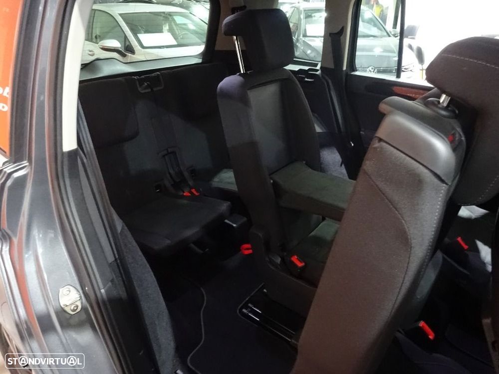 VW Touran 2.0 TDI Highline DSG - 33