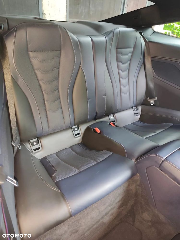 BMW Seria 8 - 12