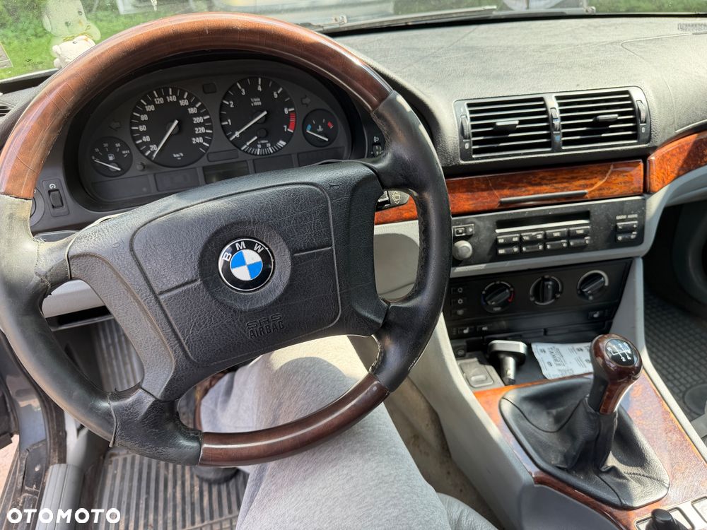 BMW Seria 5 520i - 6