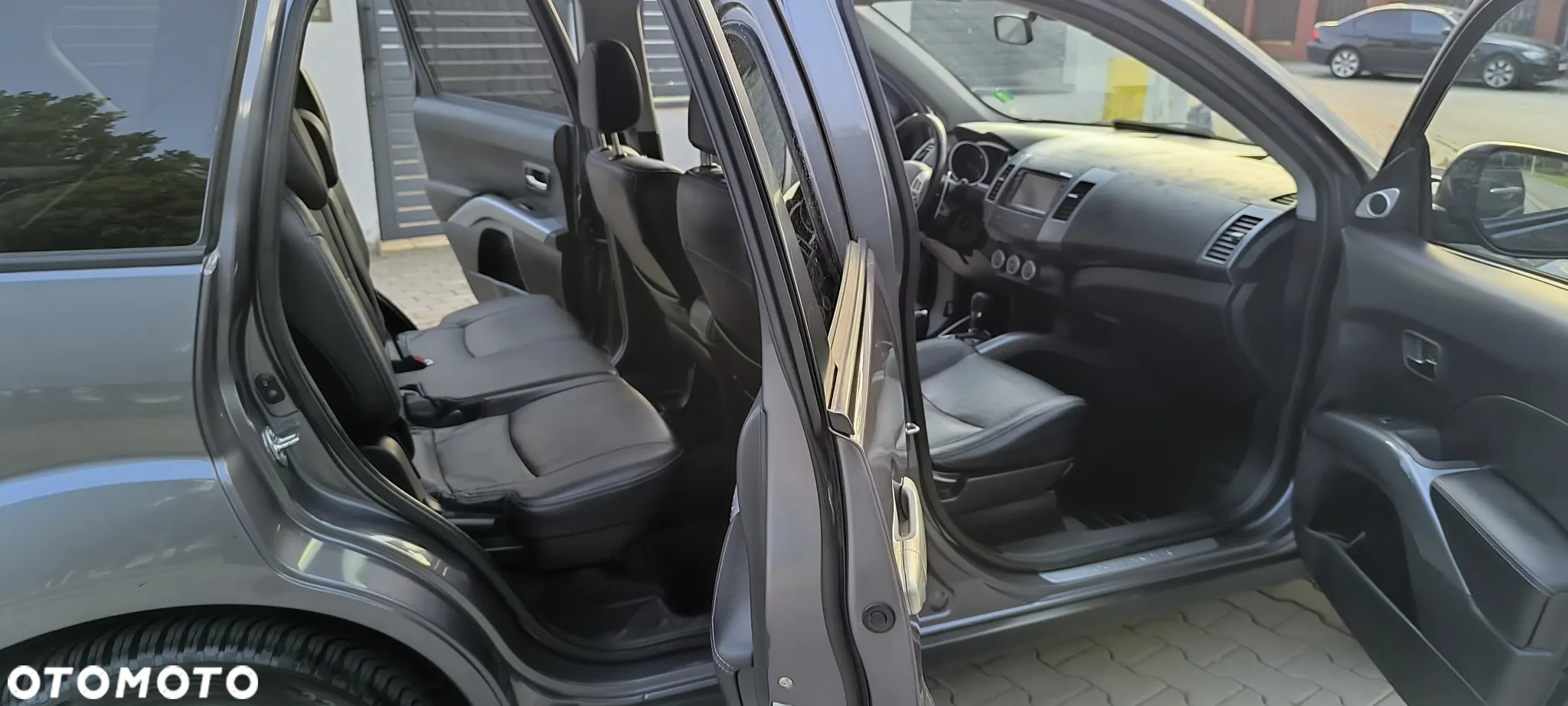 Mitsubishi Outlander 2.4 4WD CVT Intense - 27