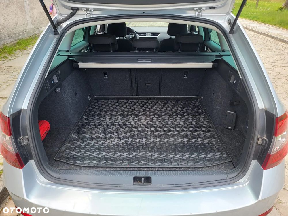 Skoda Octavia 2.0 TDI (Green tec) DSG Style - 11