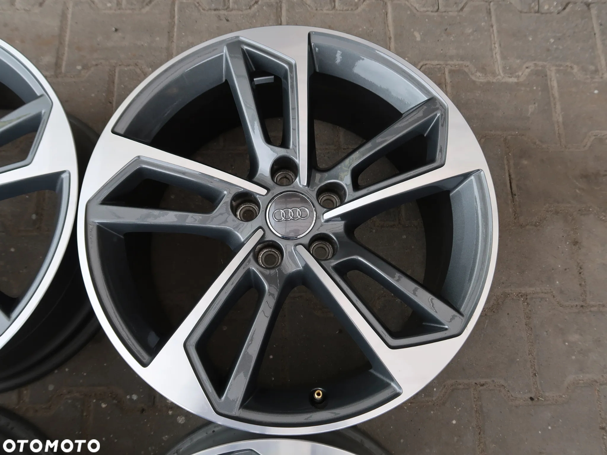 Oryginalne Felgi Aluminiowe Audi A4 8W0 - 6