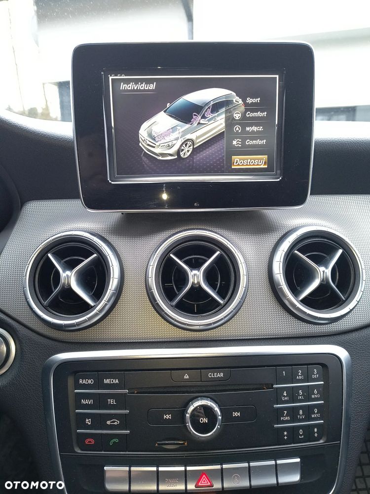 Mercedes-Benz CLA 180 7G-DCT UrbanStyle Edition - 17
