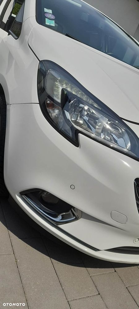 Opel Corsa 1.4 16V Cosmo - 7