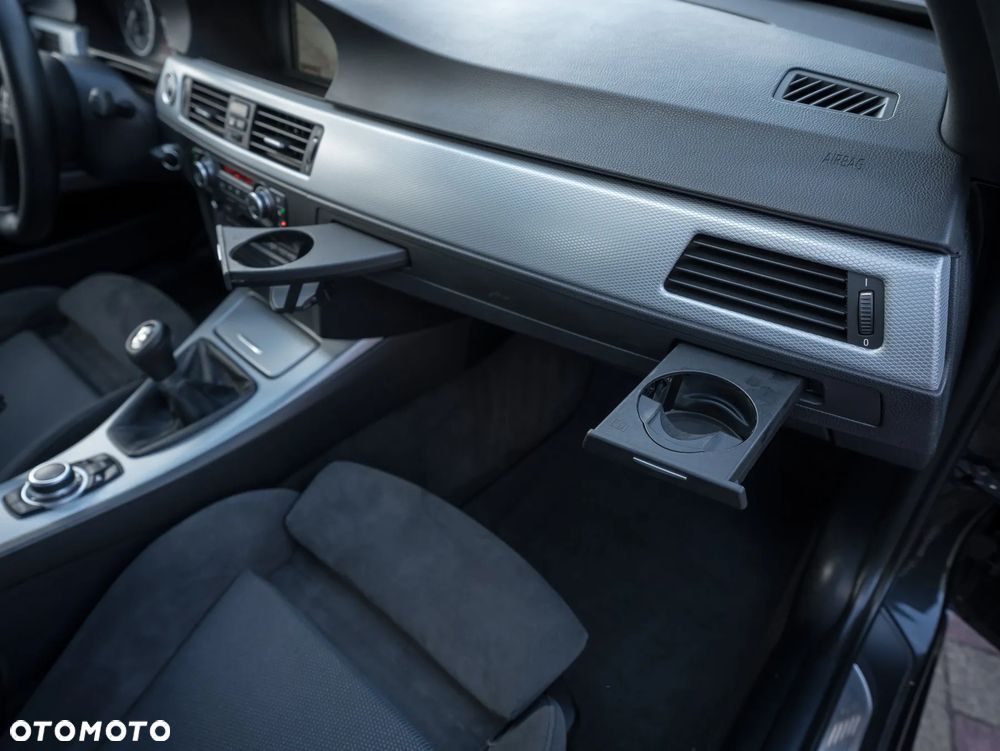 BMW Seria 3 318i Edition Sport - 32