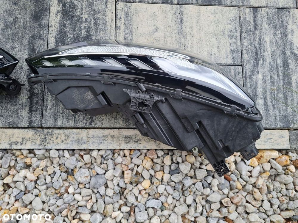AUDI A4 S4 B9 Lampy przód Full Led Matrix 8W0941035E, 8W0941036E - 8