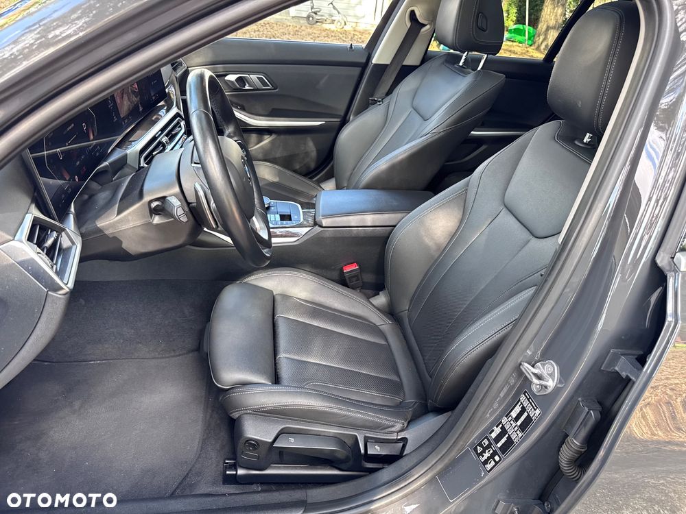 BMW Seria 3 320d xDrive Luxury Line sport - 26