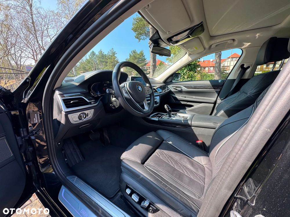 BMW Seria 7 - 12