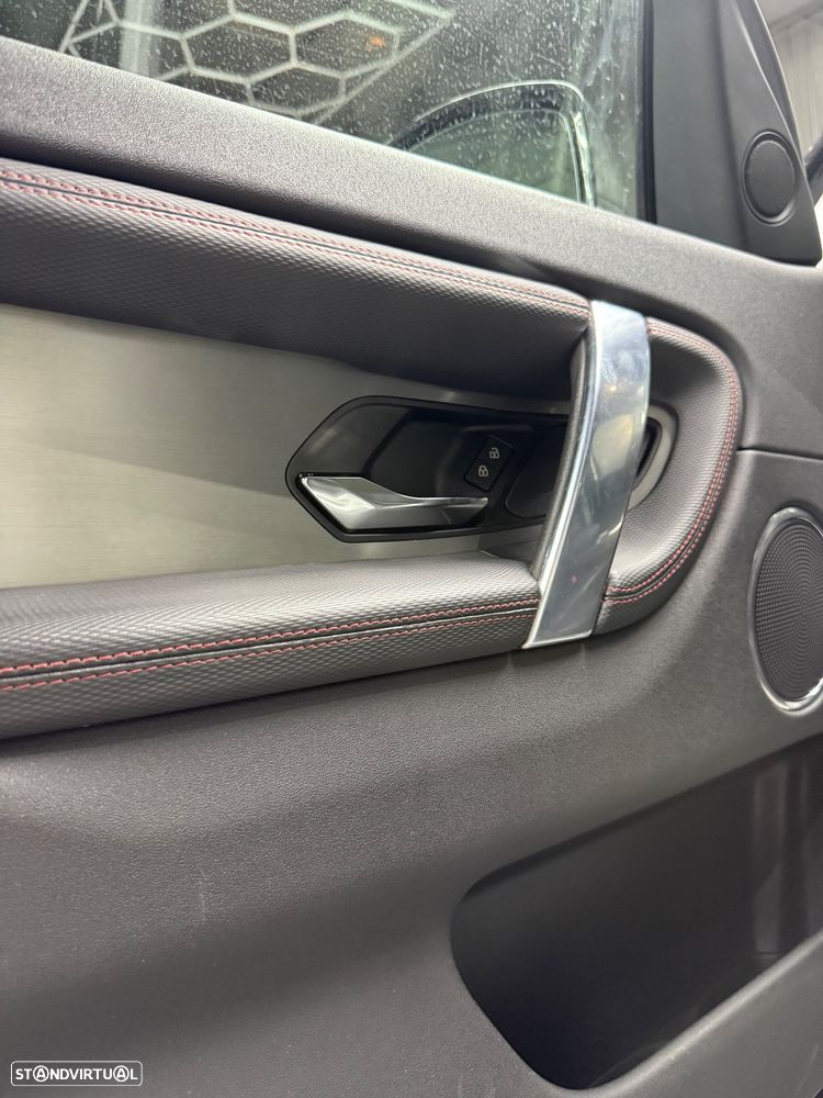 Land Rover Discovery Sport P300e R-Dynamic SE - 21