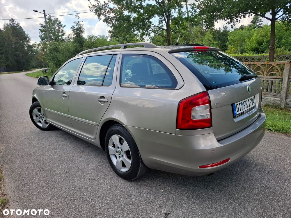 Skoda Octavia 1.6 Combi Style - 6