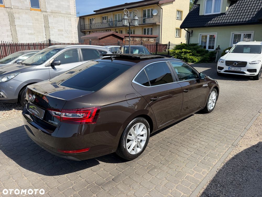 Skoda Superb 2.0 TDI Style - 36