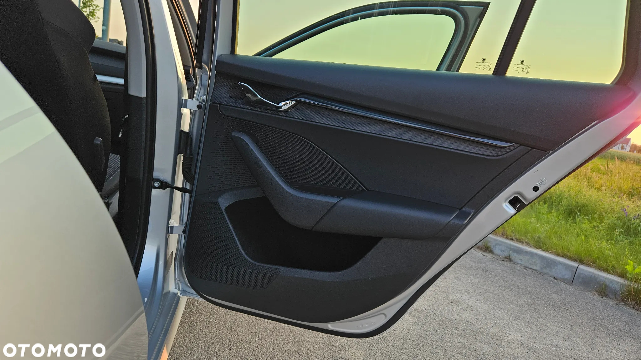 Skoda Octavia Combi 2.0 TDI DSG Edition - 12
