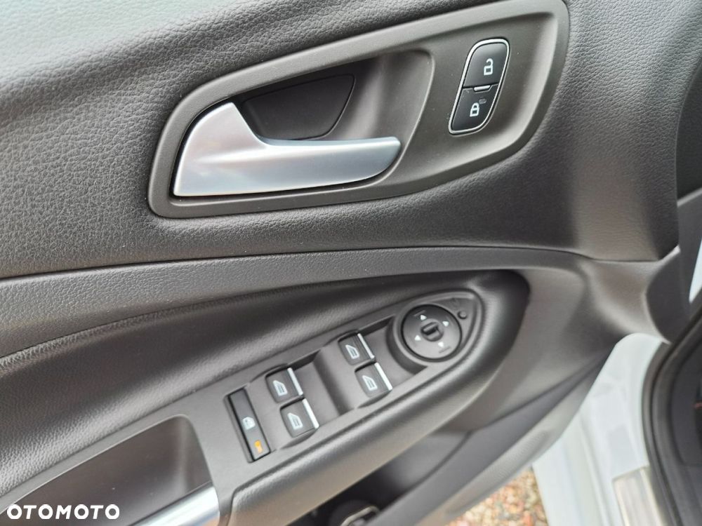Ford Kuga 1.5 EcoBoost 2x4 ST-Line - 9