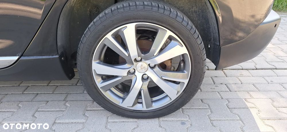 Peugeot 2008 1.2 Pure Tech Allure S&S - 18