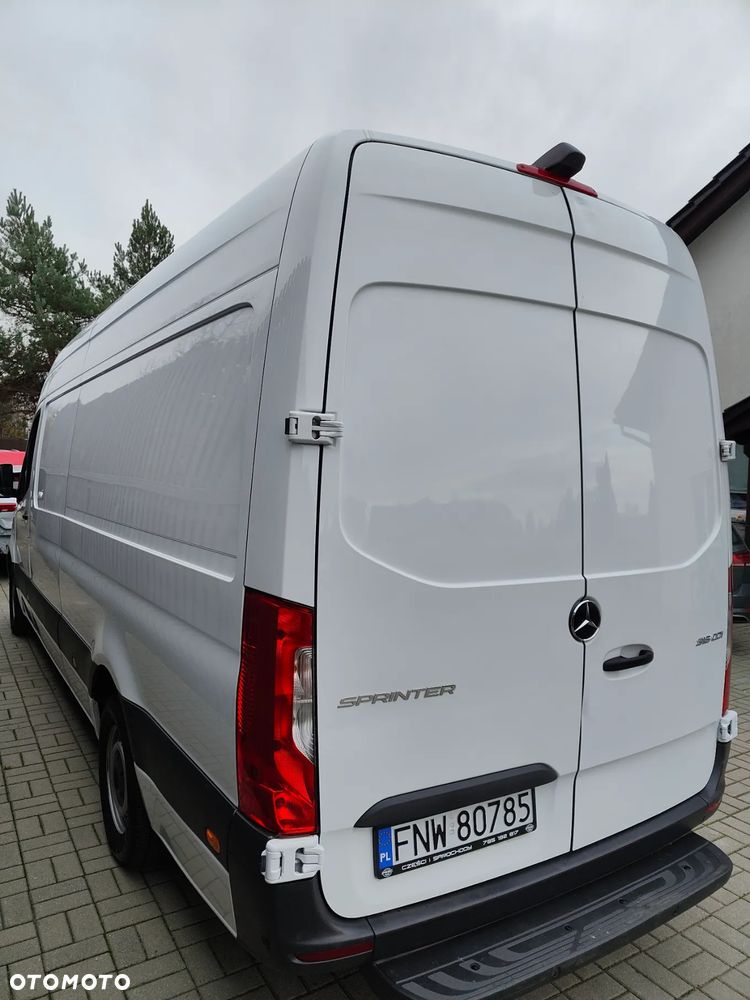 Mercedes-Benz SPRINTER 907 - 8