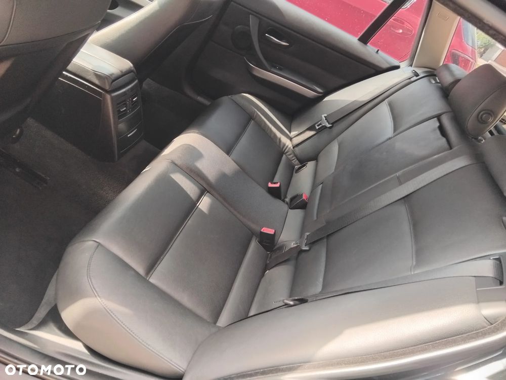BMW Seria 3 318i - 5