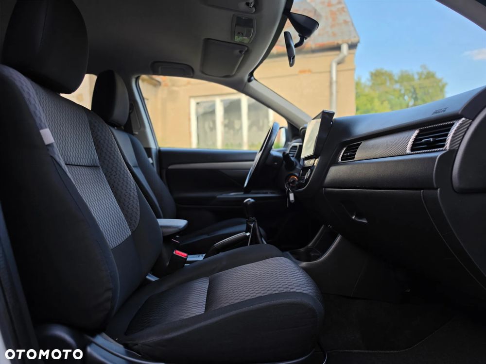 Mitsubishi Outlander - 34