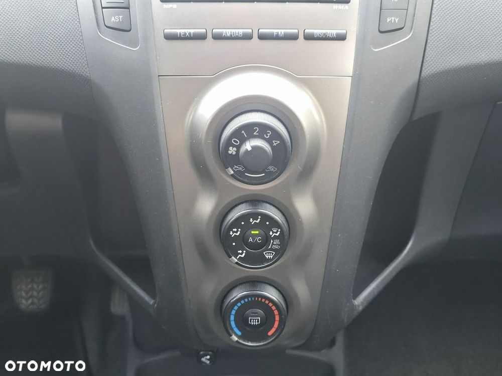 Toyota Yaris - 16