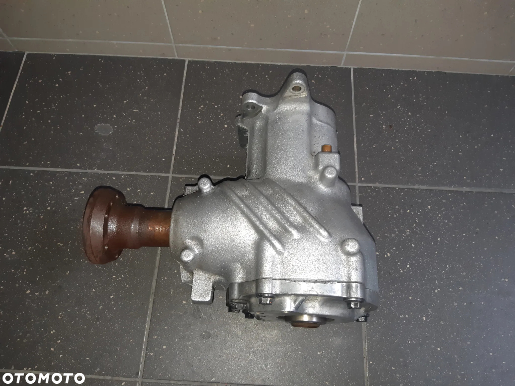 PRZEKŁADNIA KĄTOWA REDUKTOR VOLVO skrzynia rozdzielcza + tuleja3.2B P31325186 30735851 - 3