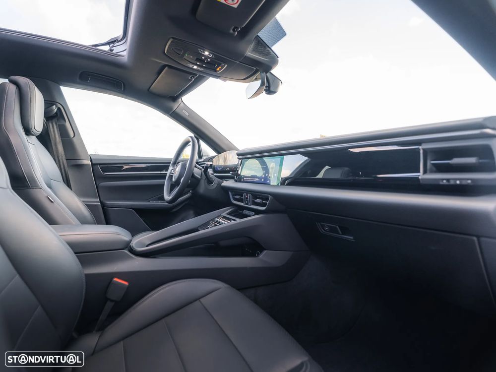 Porsche Macan Electric - 12