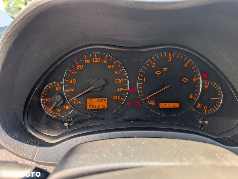 Toyota Avensis 2.0 D-4D - 27