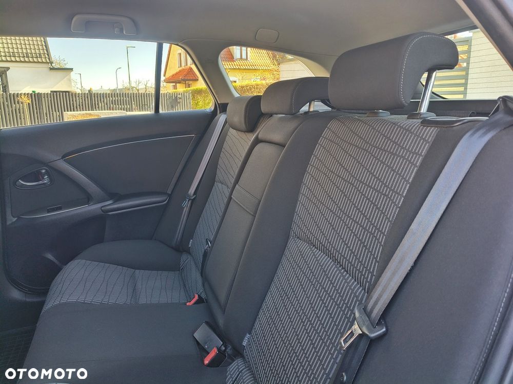 Toyota Avensis Touring Sports 1.8 Executive - 38