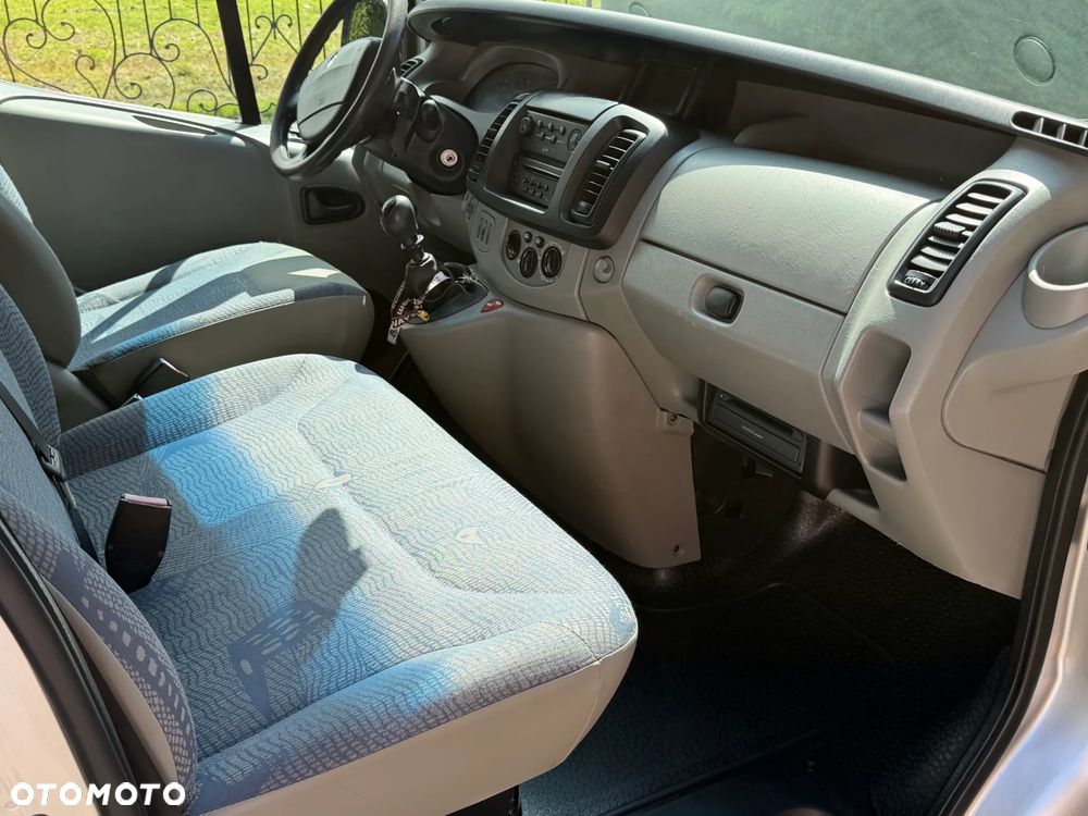 Renault Trafic Passenger - 25