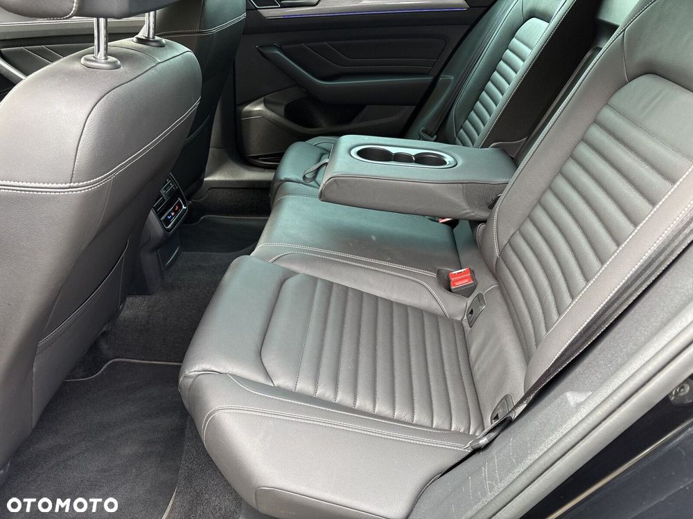 Volkswagen Passat - 13