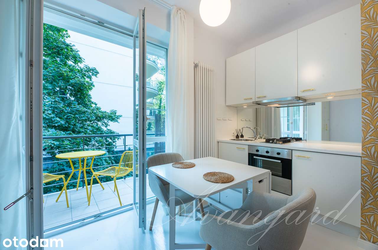 Przy Pl. Grunwaldzkim, urocze studio z balkonem.