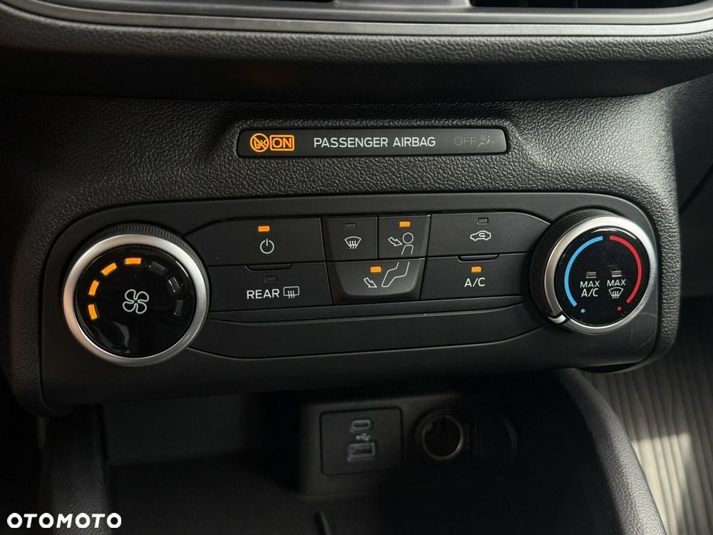 Ford Focus 1.0 EcoBoost Connected - 27
