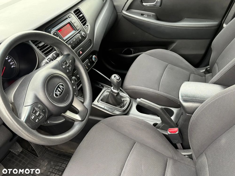 Kia Carens 1.6 GDI L - 9