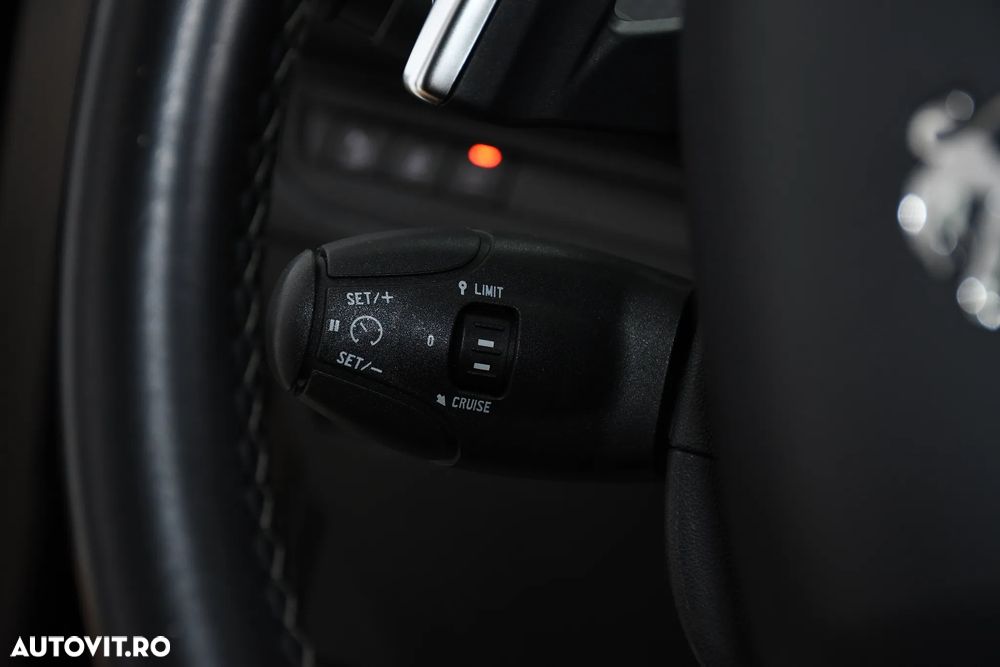 Peugeot 2008 PureTech 82 ETG5 STOP&START Allure - 25