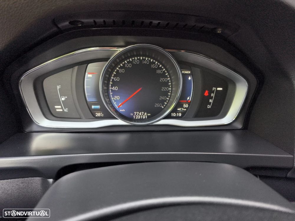 Volvo V60 2.4 D6 Momentum AWD Phev - 18