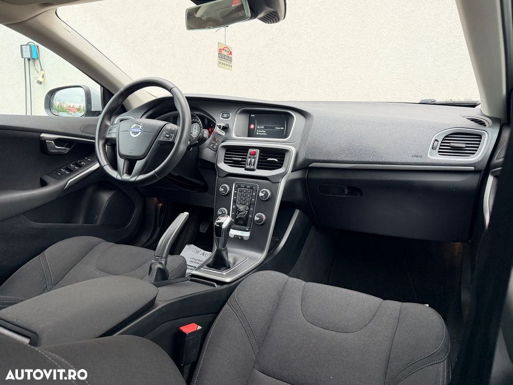 Volvo V40 D2 DRIVe Momentum - 19
