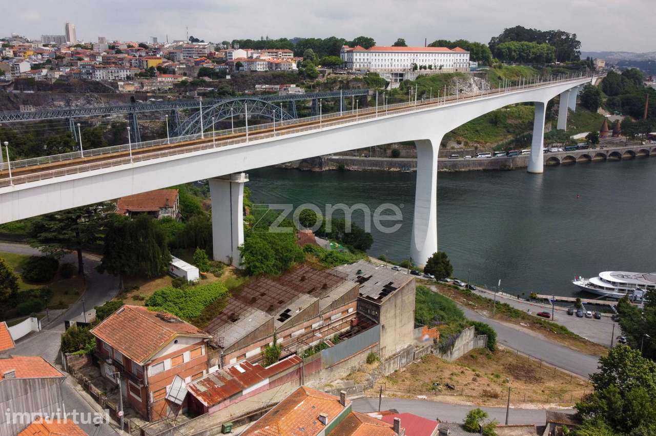 Prédio com 5 Pavimentos c/ hipótese construção de Habitação ou Turi...