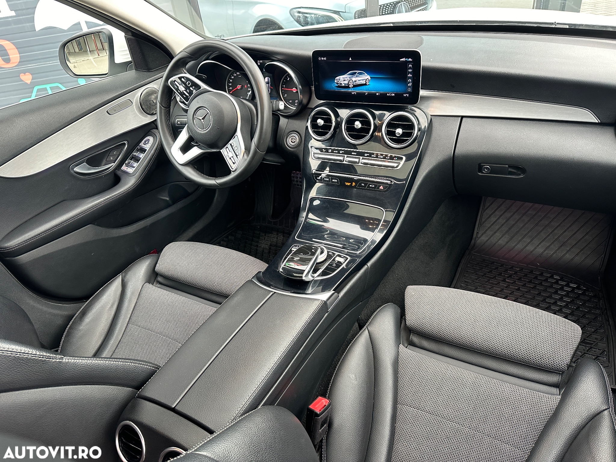 Mercedes-Benz C 220 d 4Matic T 9G-TRONIC AMG Line - 20